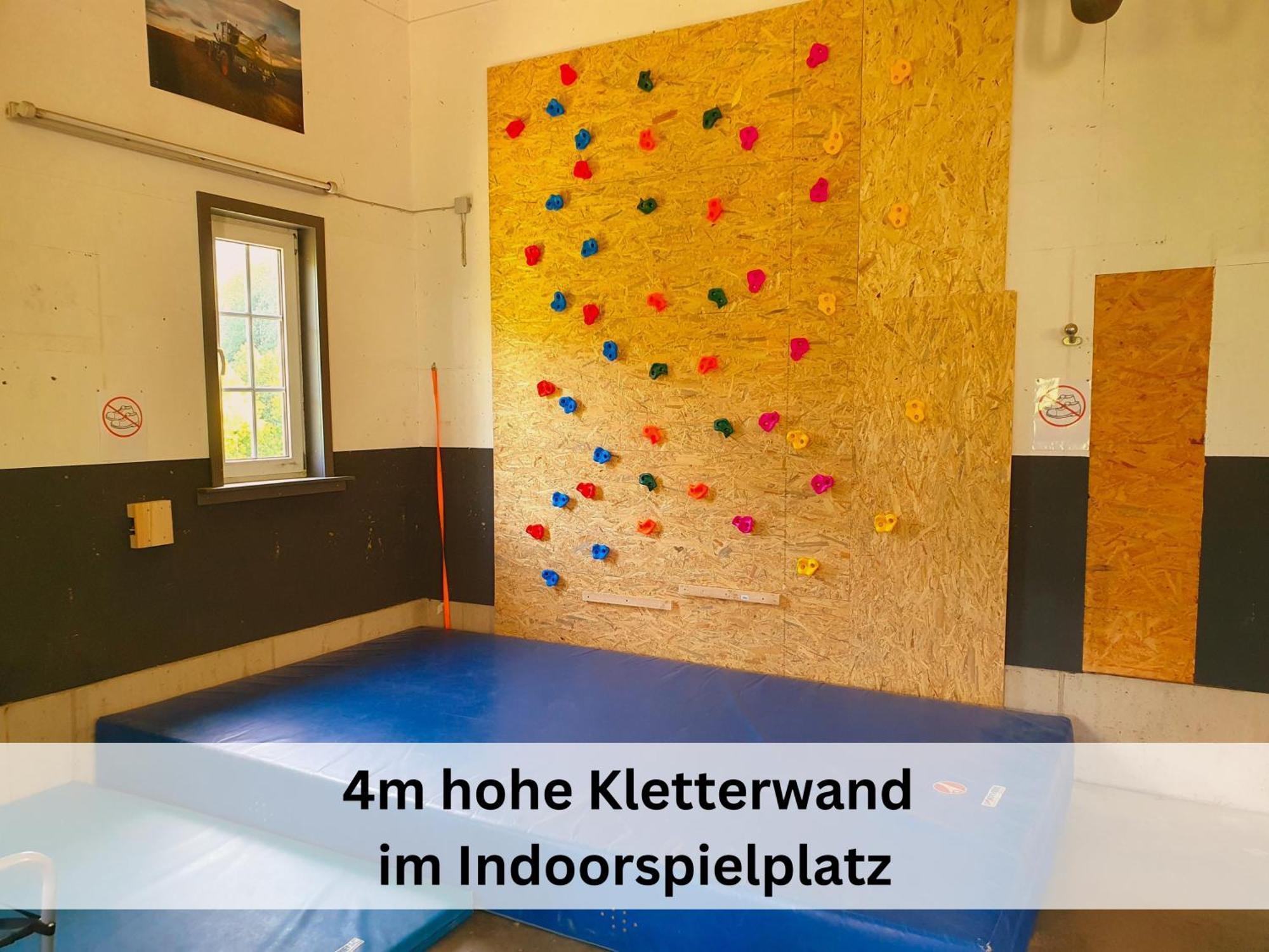 Ferienhaus Familienparadies: Indoor-Spielplatz, Pool und Sauna für 18 Personen Schmallenberg Exterior photo