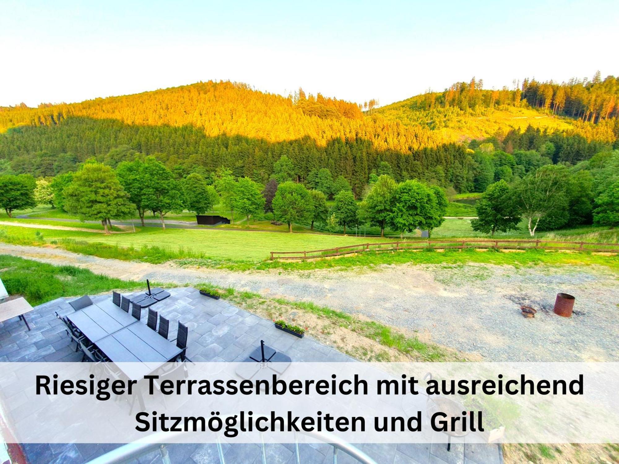 Ferienhaus Familienparadies: Indoor-Spielplatz, Pool und Sauna für 18 Personen Schmallenberg Exterior photo